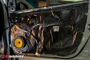 VIOS ชุดอัพเกรด จอ ALPINE + ชุดลำโพง JL BASS BOX ALPINE 010