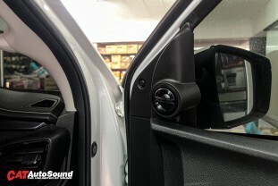 ISUZU MU-X ALPINE+FOCAL 007