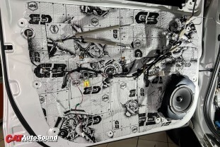 ISUZU MU-X ALPINE+FOCAL 006