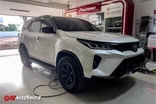 FORTUNER ติดซับ BLAUPUNKT XLf 8120 AD 003