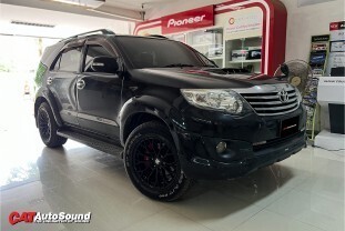 FORTUNER 2011-2015 ติดตั้งจอKANZEN พร้อมชุดลำโพงRainbow หน้า-หลัง 023