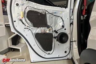 X-FORCE ชุดลำโพงหน้า Audison APK 165 2 ohm+ ชุดลำโพงหลัง Audison APX 6.5+ DSP ALPINE PWE-M60-4 + BASSBOX ALPINE PWE-M770 011