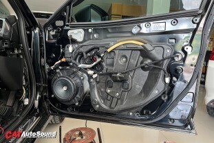 MAZDA 2 Skyactiv อัพเกรดลำโพง Rainbow el-c6.2p 005